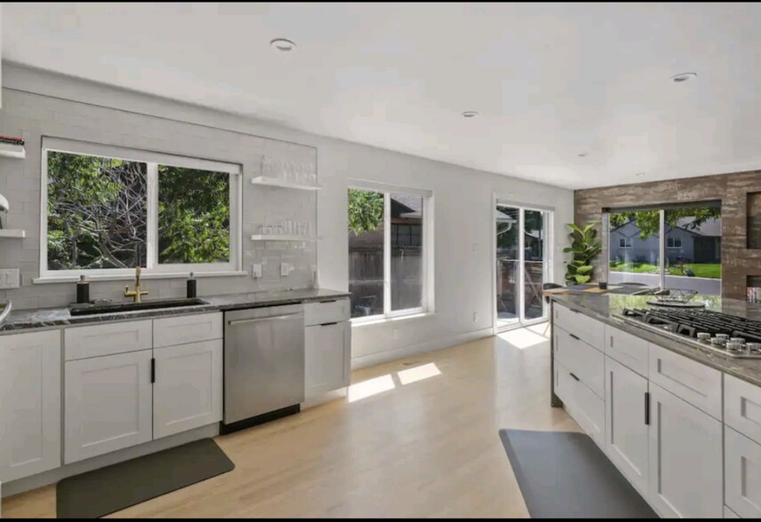 Kitchen - 5245 E Iliff Ave