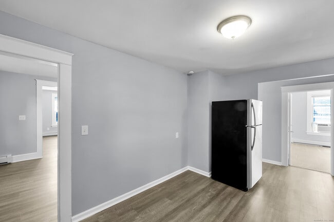 Building Photo - 245 Oakland St