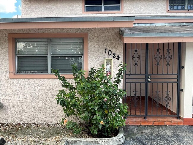 Building Photo - 1024 W 79th St