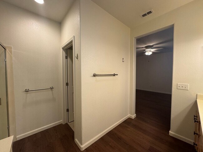 Building Photo - Stylish Single-Story 3 Bed 2 Bath Home For...