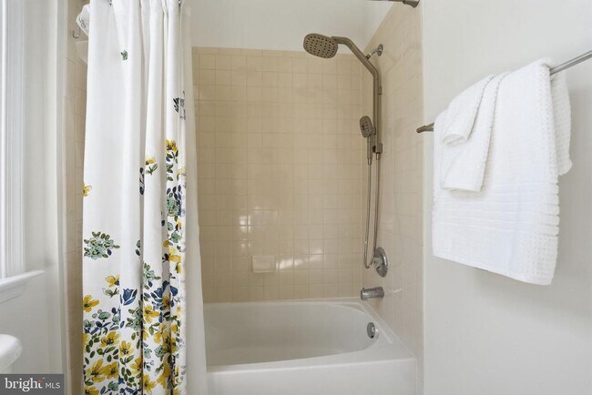 Building Photo - 13940 Greendale Dr
