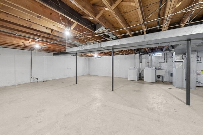 Building Photo - 38224 Hixford Pl