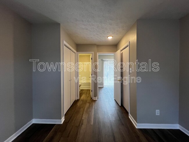 Building Photo - 1441 Ireland Dr