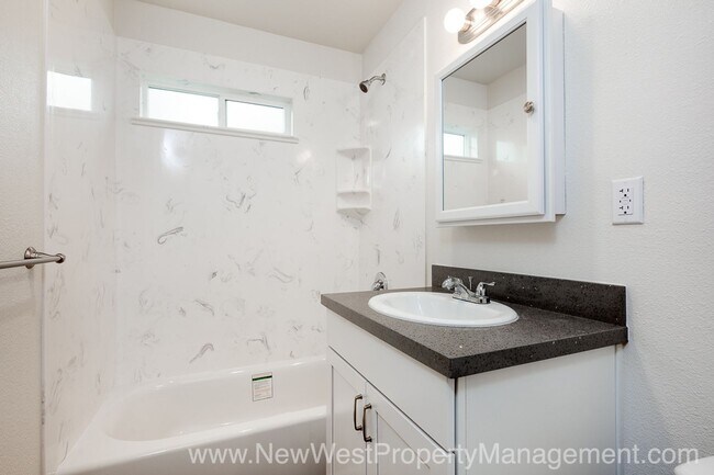 Building Photo - Renovated Sherman Heights 1 Bedroom! Small...