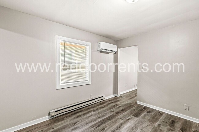 Building Photo - Affordable Comfort & Style Near Downtown I...