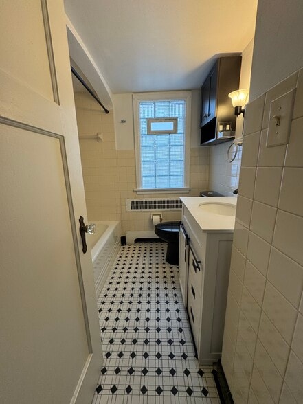 Building Photo - 5733 W Fillmore Dr