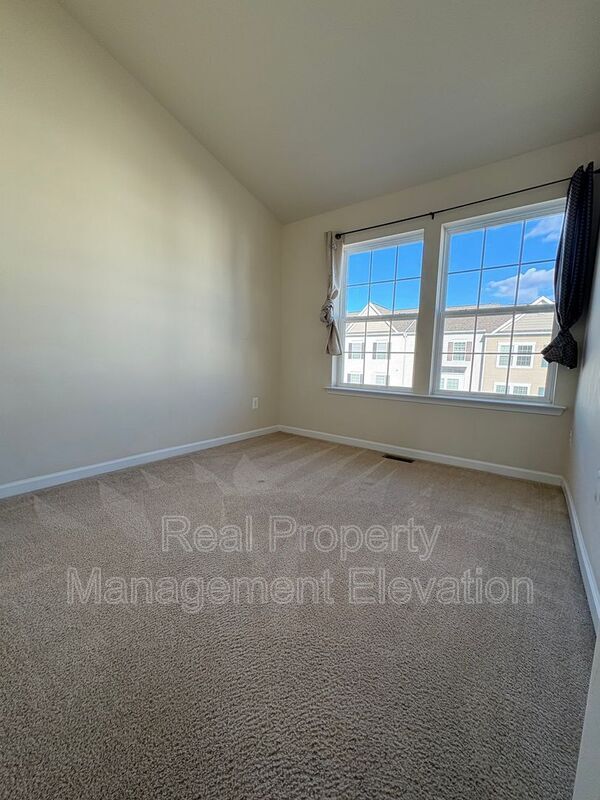 Building Photo - 249 Schramm Loop