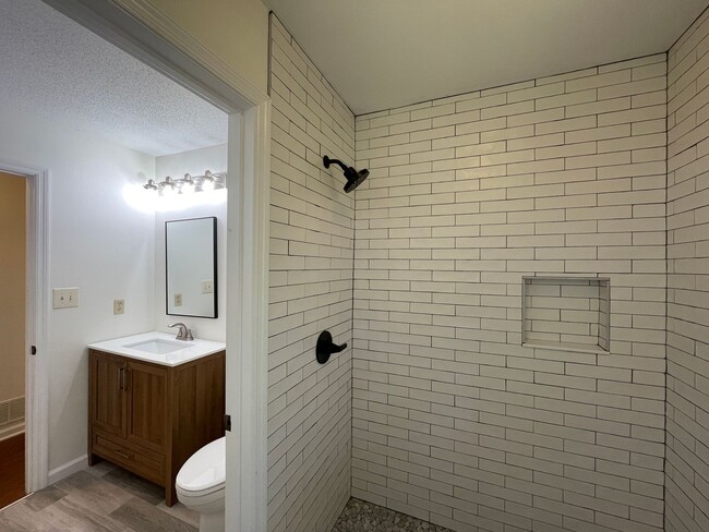 Building Photo - **PRELEASING**130 Derby Street | 3 BED 1.5 BATH CLOSE TO CAMPUS