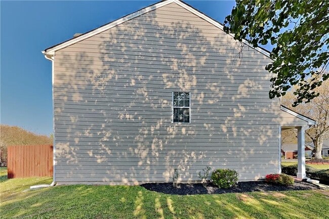 Building Photo - 1675 Huntcrest Park SW