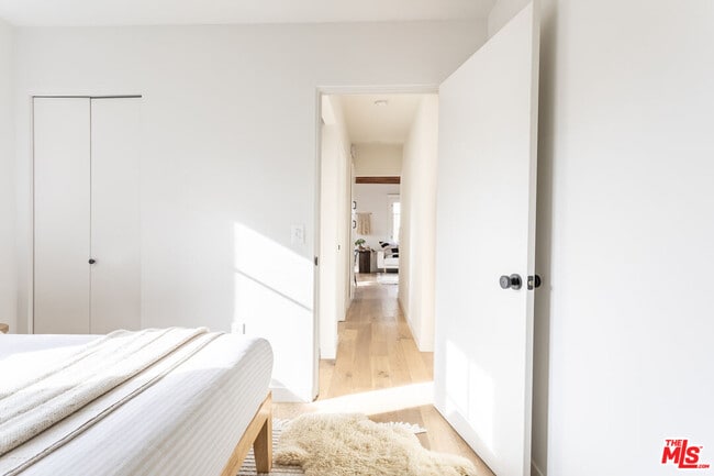 Building Photo - 372 N Ave 53