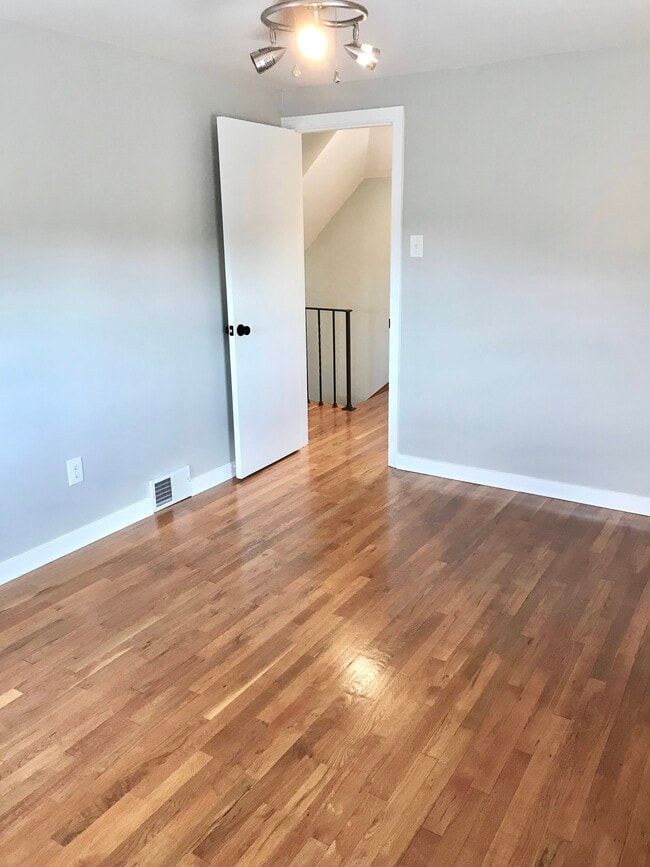 Building Photo - 400 Duquesne Dr