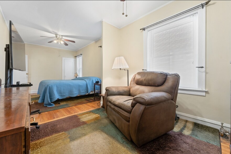 Building Photo - 7414 S Prairie Ave