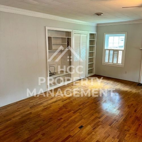 Building Photo - 209 Fairway Dr