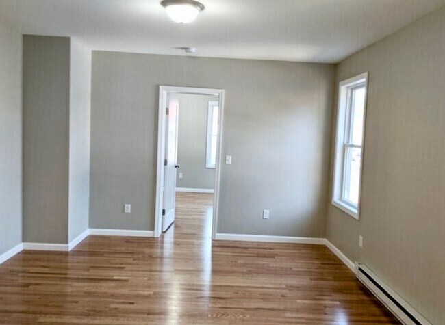 Building Photo - 209 S Meadow St