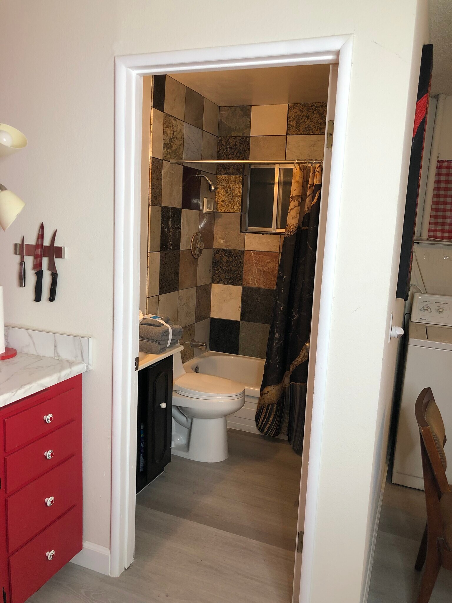 Bathroom with tub & shower - 5430 Stacey Ave