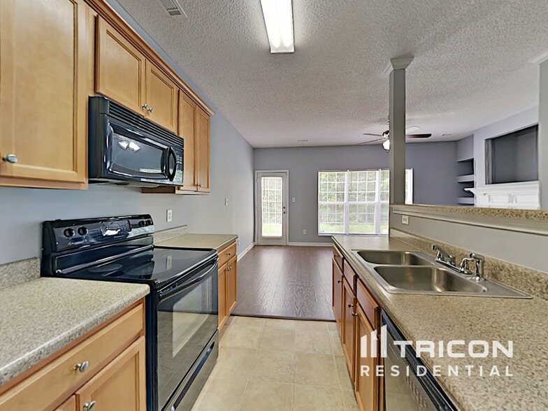 Building Photo - 4864 Sierra Way