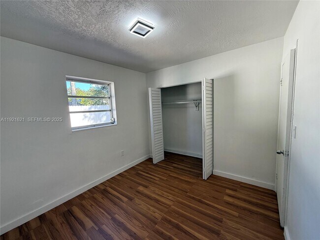 Building Photo - 6301 Moseley St