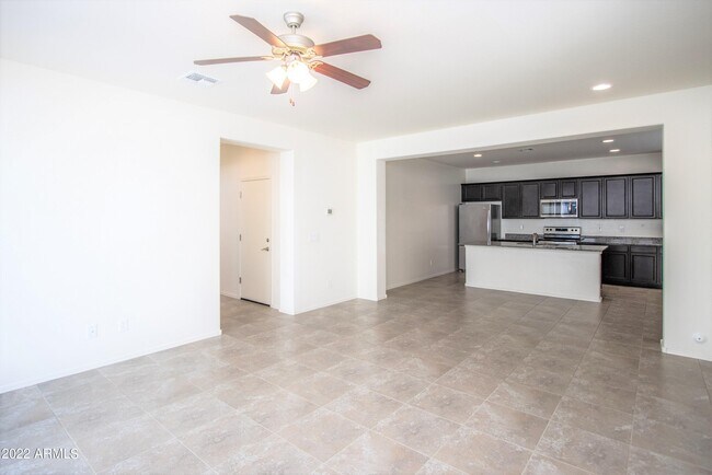 Building Photo - 261 N Sandal