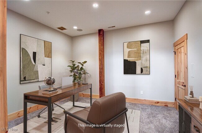 Building Photo - 425 W Lakeside Ave