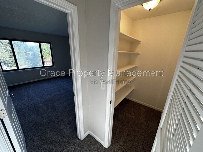 Building Photo - 24 Mountain Shadows Ct