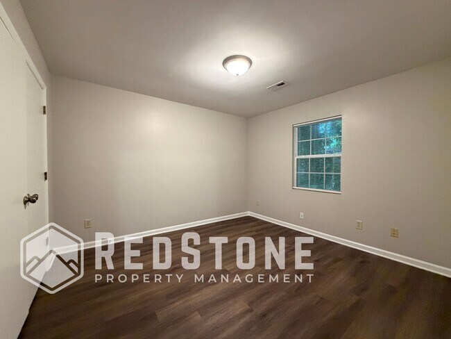 Building Photo - 221 Quintas Ave