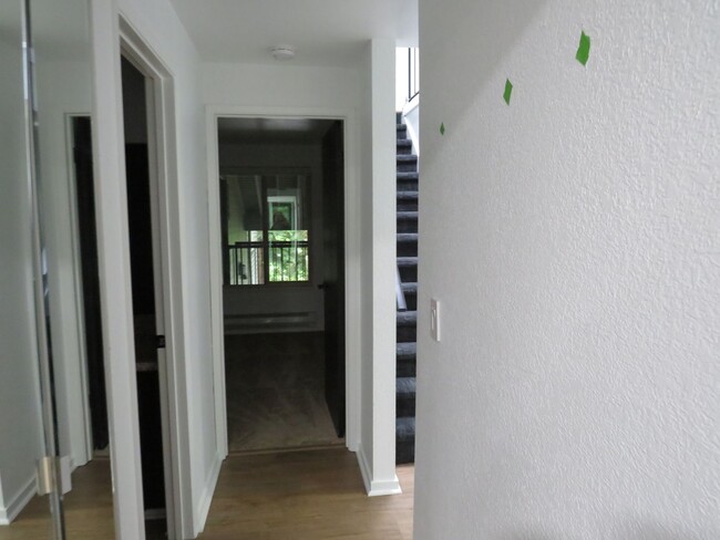 Building Photo - Redmond Modern & Updated 3bd/2bath Condo i...