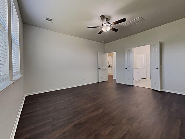 Building Photo - 30011 Saw Oaks Dr