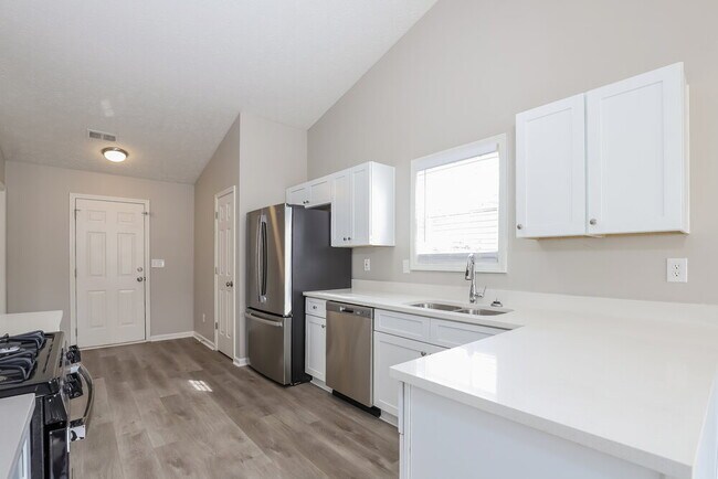 Building Photo - 5855 Meadowfield Trace