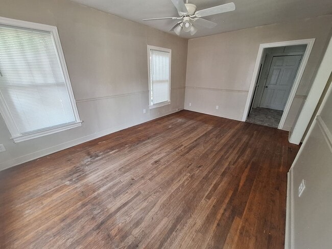 Building Photo - 3 bedroom, 1 bath