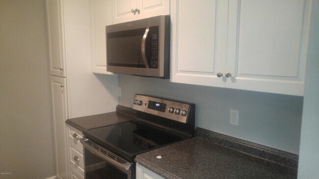 Building Photo - 3580 Sable Palm Ln