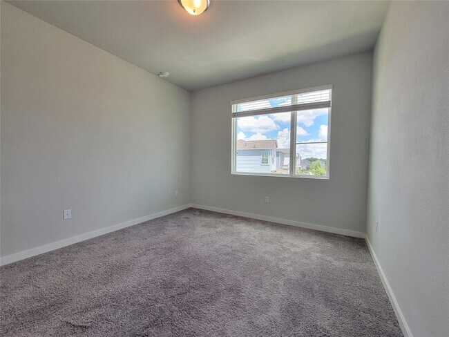 Building Photo - 1301 Showbox St