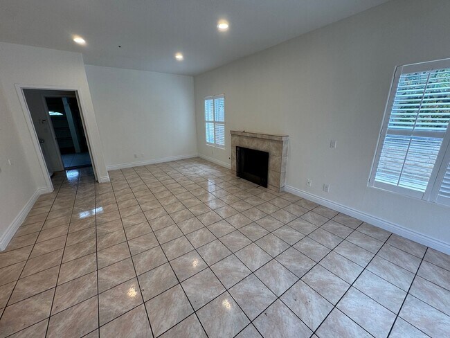 Building Photo - Pasatiempo 4 Bedroom Home