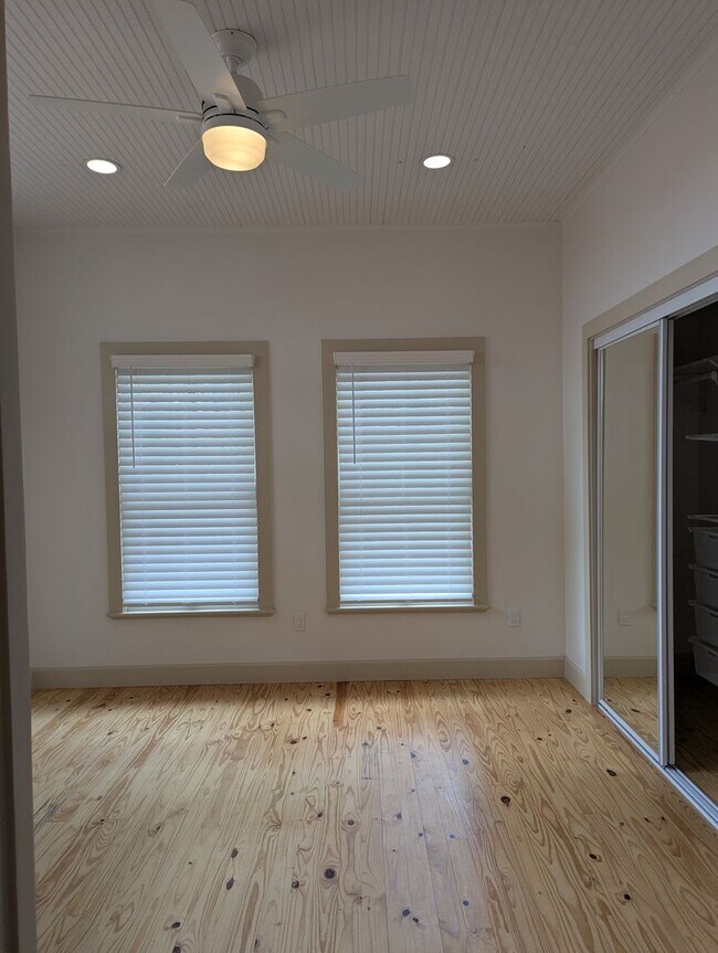 Building Photo - Stunning Fully Renovated 3-Bedroom, 2-Bathroom Cottage-Style Home