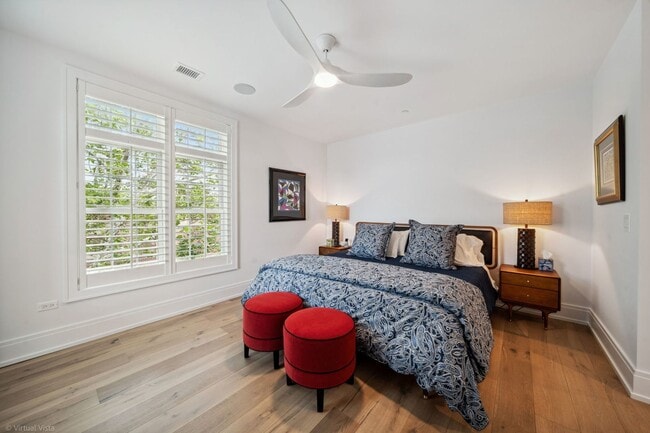 Building Photo - Naperville