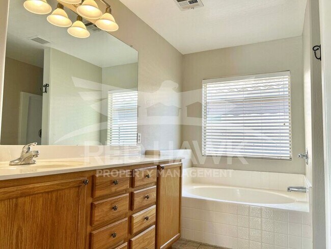 Building Photo - 3162 W Sunshine Butte Dr