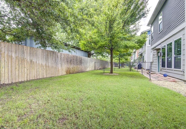 Building Photo - 1409 Lorraine Loop