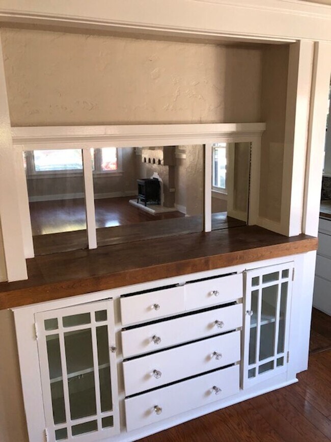 Building Photo - 1144 E Appleton St