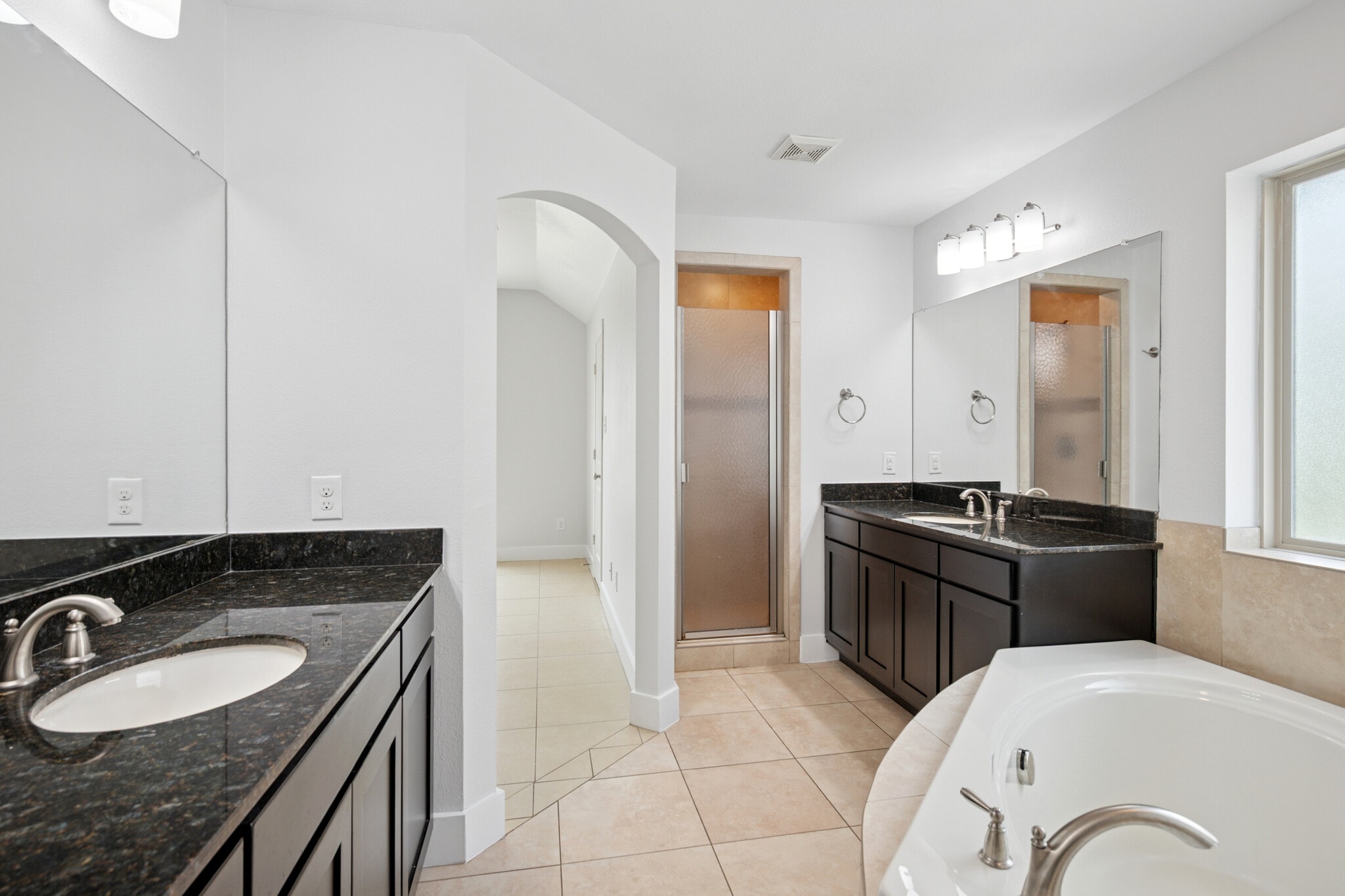 Building Photo - 5009 Manett St