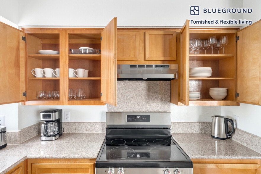 Building Photo - 201 E 4th St