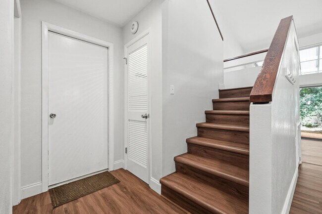 Building Photo - 114 Gleneagles Dr