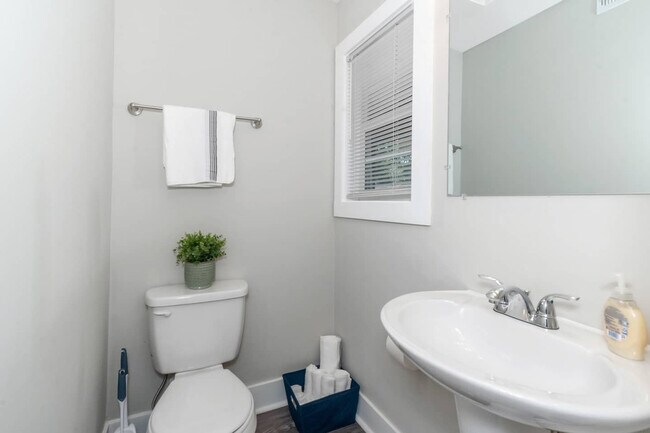 Building Photo - 3518 Roswell Rd NE