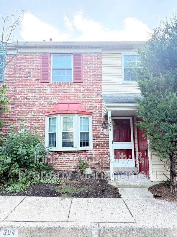 Building Photo - 304 Brookwood Dr