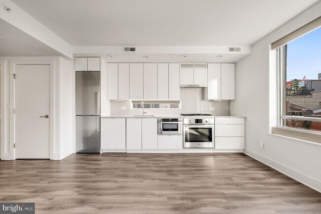 Building Photo - 1311 13th St NW