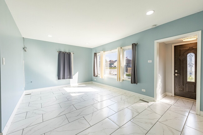 Building Photo - 7740 S Laramie Ave