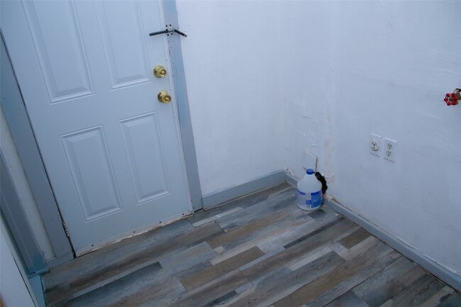 Building Photo - 1310 4th St