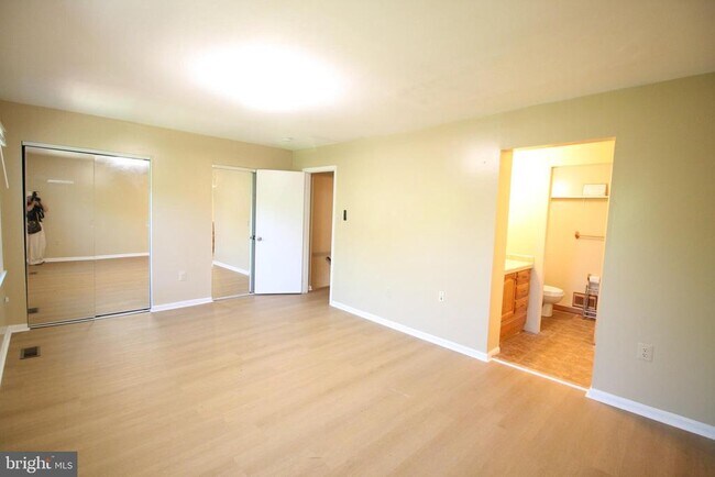 Building Photo - 130 Deer Park Ln