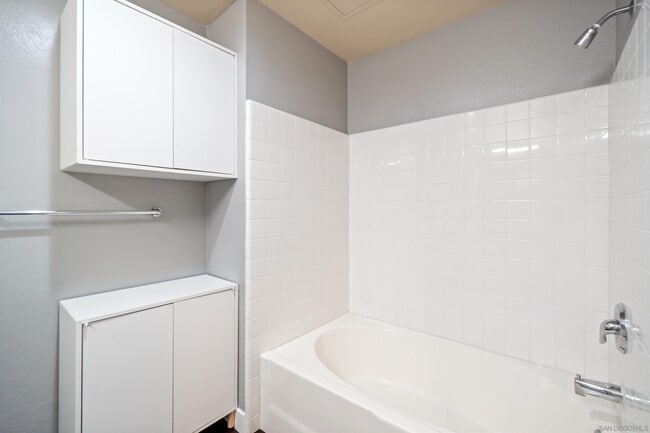 Building Photo - 445 Island Ave