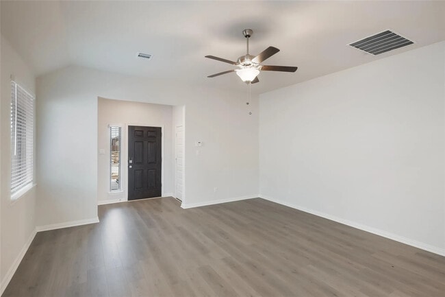 Building Photo - 3940 Mercedes Bend