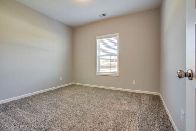 Building Photo - Stylish and comfortable living in Spring H...