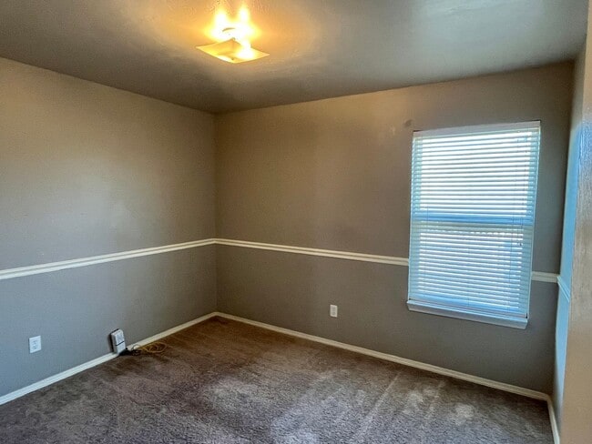 Building Photo - Cute 3 Bed, 2 Bath In Deer Creek Schools